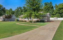 109 A C Curry, Muscle Shoals, AL 35661