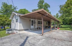 102 Malvern Rd, Oak Ridge, TN 37830