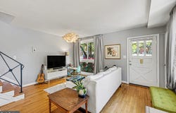 116 E TAYLOR RUN Parkway, ALEXANDRIA, VA 22314
