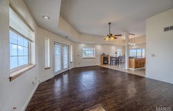 20270 Hyatt Lane, St Robert, MO 65584