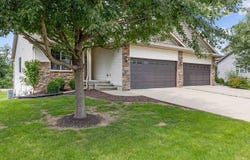 303 S Stewart St, IA 52317
