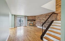 105 W Dover Drive, Mount Prospect, IL 60056