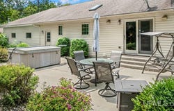 427 27TH STREET, GLADSTONE, MI 49837