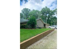 1028  Dora Dr, Grenada, MS 38901