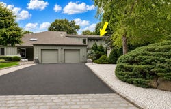 51 Rockledge Path, Port Jefferson, NY 11777
