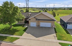 3804 S Harmony Dr, Sioux Falls, SD 57110