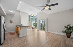 2121 S Kinnickinnic Ave, Milwaukee, WI 53207