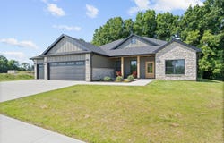 1317 Stonehaven DR, Boonville, MO 65233