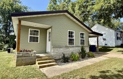 206 E Chestnut Street, Houston, MO 65483