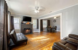 2411 Maroa Avenue N, Fresno, CA 93704