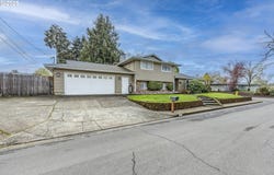 2592 DUMAS DR, Springfield, OR 97477