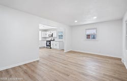 5910 Oakdale Ln, Louisville, KY 40219