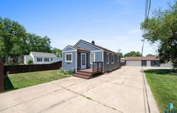 2004 E Mulberry St, Sioux Falls, SD 57103
