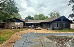 300 Fryar  DR, Sallisaw, OK 74955