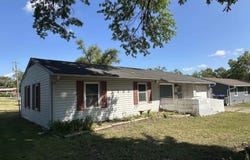 2133 SE Market ST, Topeka, KS 66605