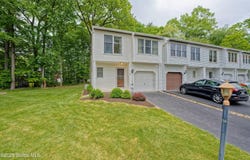 69 Brenden Court, Clifton Park, NY 12065