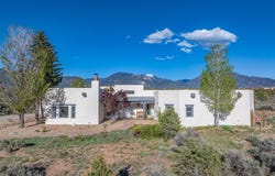 206 Hondo Seco Road, Arroyo Seco, NM 87514