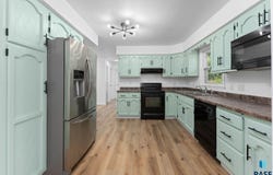 409 S 8th Ave, Brandon, SD 57005