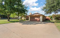 811 McAnear Street, Cleburne, TX 76033