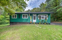 7 Fox Hill Dr, Franklin Boro, NJ 07416-1801