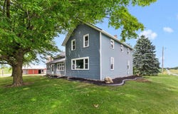 5306 Hillcrest Dr, Allenton, WI 53002