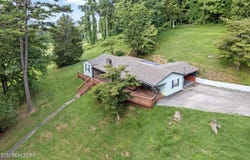 1116 Edgemoor Rd, Clinton, TN 37716