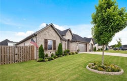 886 Bellagiola Drive, Tontitown, AR 72762
