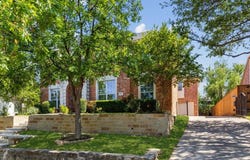1209 Queen Peggy Lane, Lewisville, TX 75056