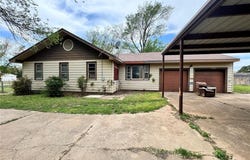 207 W Hillcrest Lane, Hobart, OK 73651