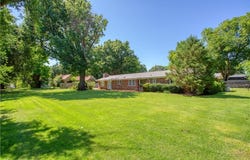 205 E Quesenbury AVE, Sallisaw, OK 74955