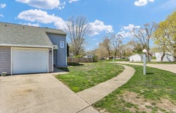 1937 Blackthorn Drive, Champaign, IL 61821