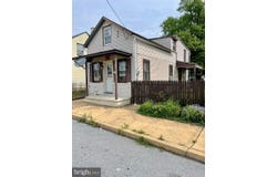 321 S CHERRY STREET, MANHEIM, PA 17545