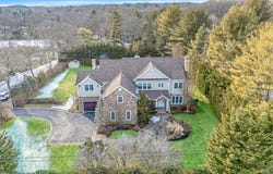 9 Vanderbilt Parkway, Dix Hills, NY 11746