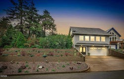 161 Combs Circle, Yachats, OR 97498