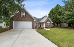 4060 Crescent Walk Lane, Suwanee, GA 30024