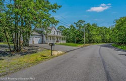 1612 Whitetail Run, Moscow, PA 18444