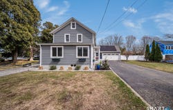 24 Cottage Place, Old Saybrook, CT 06475