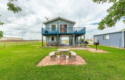 135 W Bayshore, Palacios, TX 77465