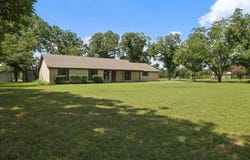 713 E Peel Street, Pilot Point, TX 76258