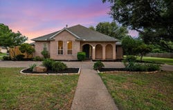 2800 Broadacres Lane, Dalworthington Gardens, TX 76016