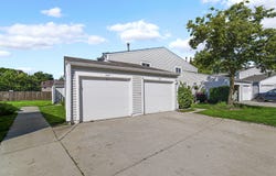 847 Oxford Place, Wheeling, IL 60090