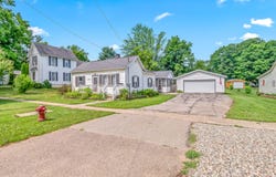 35 Pleasant Street, Quincy, MI 49082