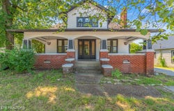 717 N Charles Seivers Blvd, Clinton, TN 37716