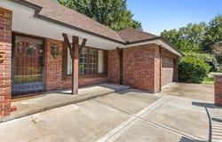 505 Greenbriar Terrace, St Joseph, MO 64506