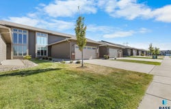 5704 S Woodlily Ave, Sioux Falls, SD 57108