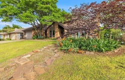 2122 Edinburg Drive, Yukon, OK 73099