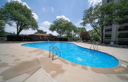 9009 Golf Road, Des Plaines, IL 60016