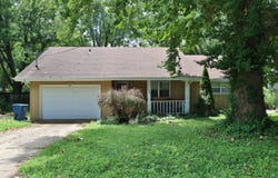 220 E Berkeley Street, Springfield, MO 65807