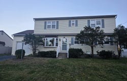 4 Chris Place, Colonie, NY 12205