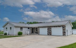 906 N Townline Rd, Lagrange, IN 46761